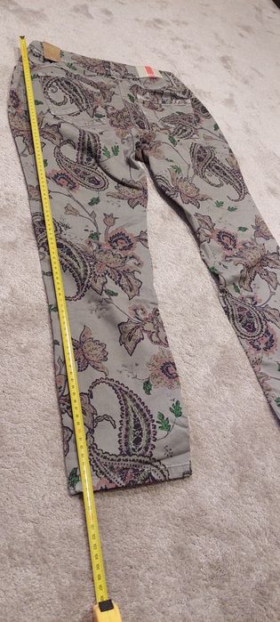 GESA Slim - Marime 31/30 - NOI CU ETICHETA - Model Paisley Floral - 69.99 EUR