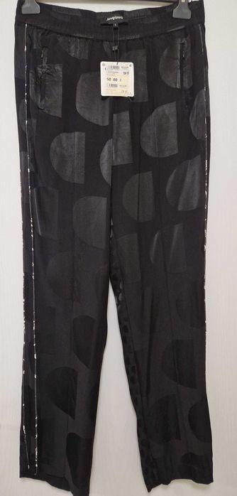 Pantaloni cu vipușcă Desigual mar. 40