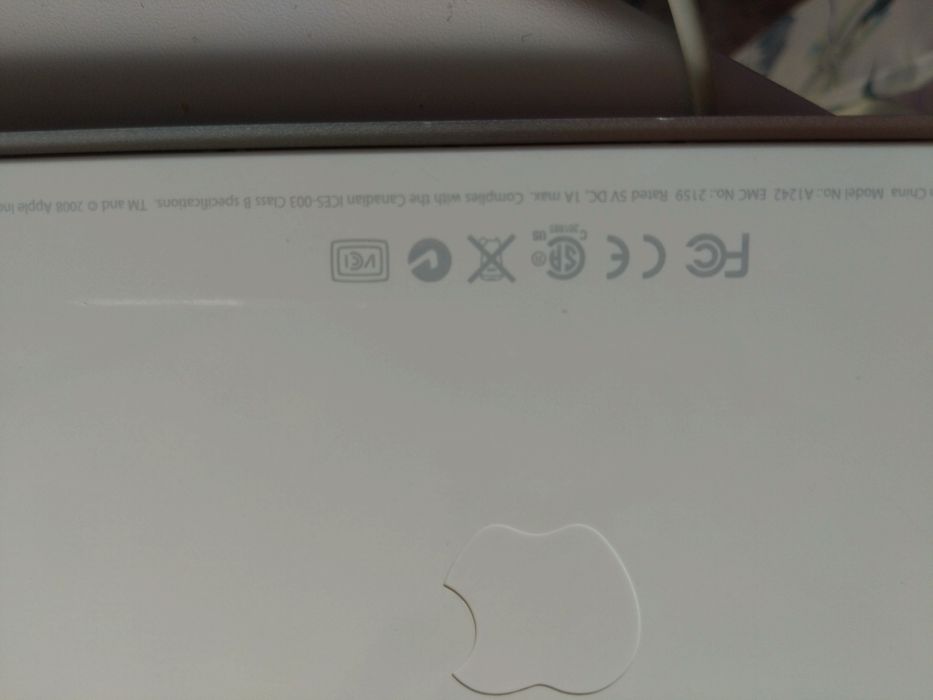 Tastatura Apple  cu fir