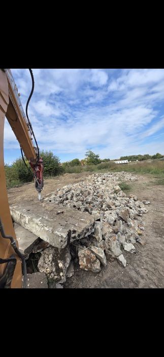 Buldoexcavator – Demolări și Lucrări cu Picon