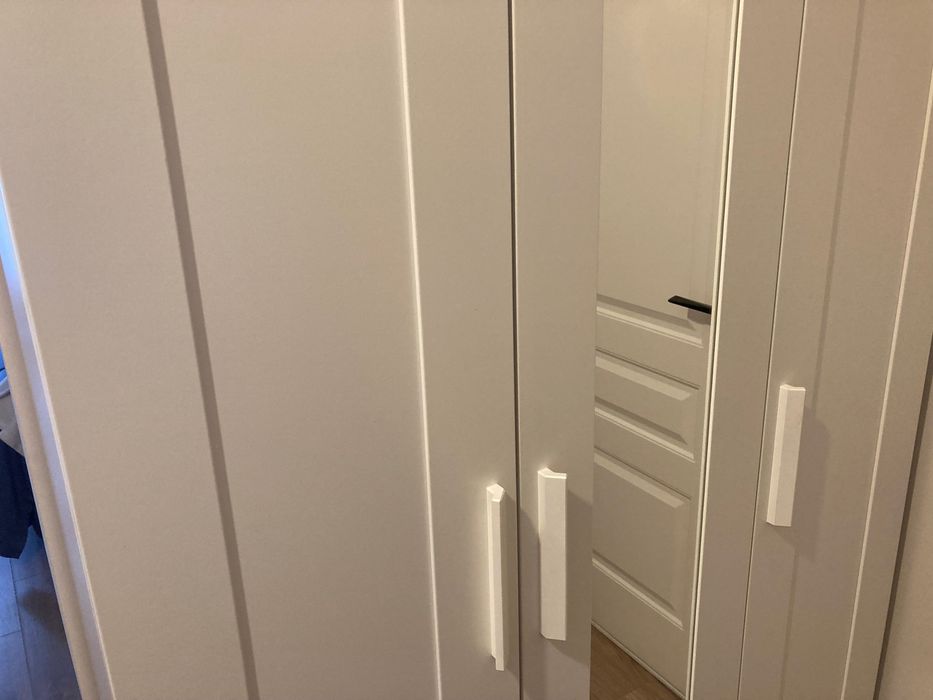 Белый шкаф-гардероб IKEA