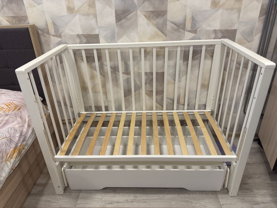 Продам кроватку-маятник Rant Bergen
