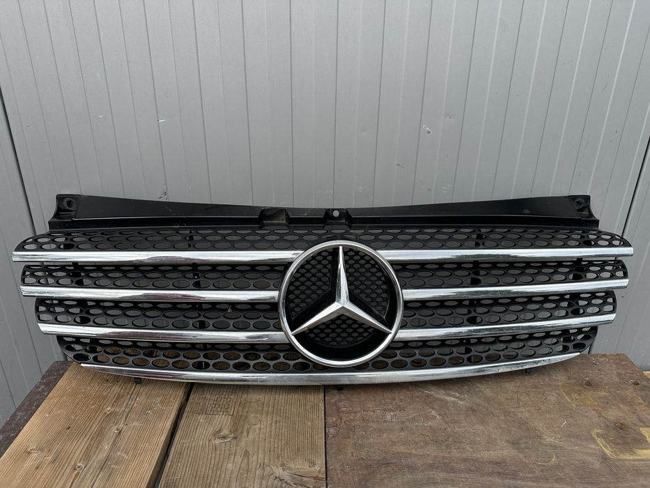 Mercedes Viano предна решетка
