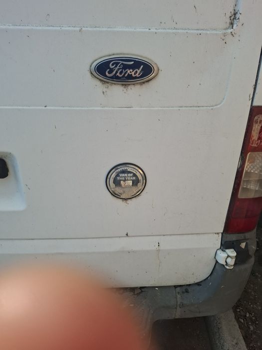 Mașina Ford Tranzit