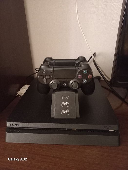 Игровая приставка PS4