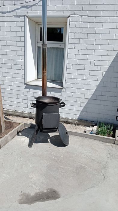 Печь с казаном с дымаходом