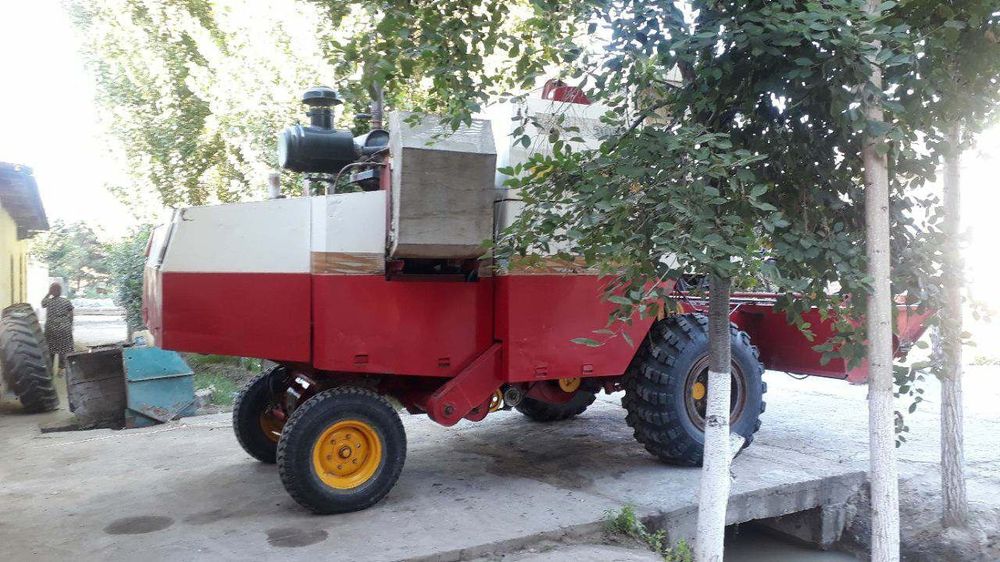 Mini kombayn sotiladi ishgatayor xola