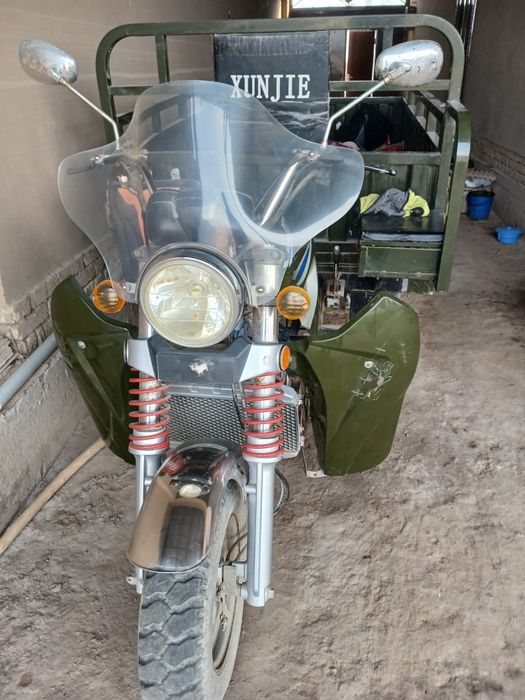 Motosikl yuk tashuvchi