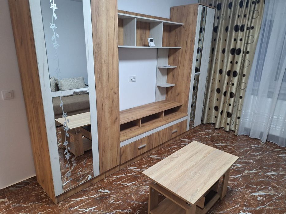 Inchiriez apartament