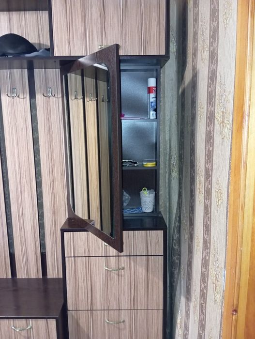 Продам прихожую шкаф