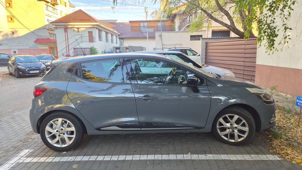 Vând renault clio