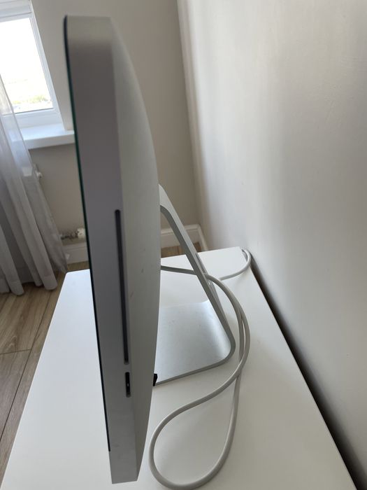 iMac 21.5-inch LED 16:9 widescreen computer