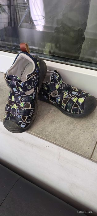 Детски сандали 24 номер, със затворени пръсти и пета