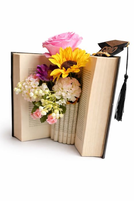 Vând decoratiune handmade din carte + flori artificiale