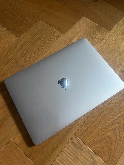 MacBook Air Retina 13” (2020) – Intel Core i5, 8GB RAM, 500GB SSD