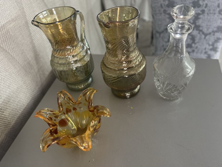 Вазы, графины, хрустальный графин.