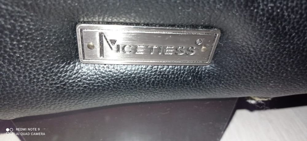 Кожаный диван брэндовый