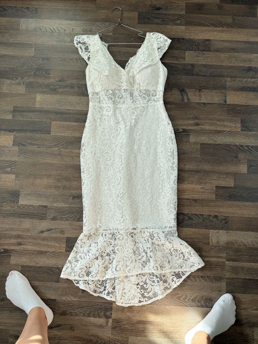 Дантелена бяла рокля