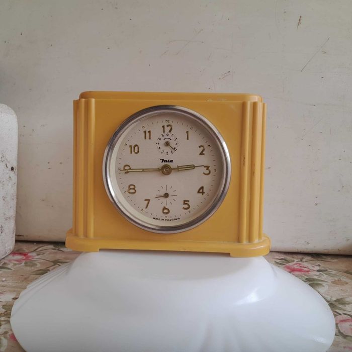 Ceas desteptator mecanic JNSA fabricat in fosta Yugoslavia
