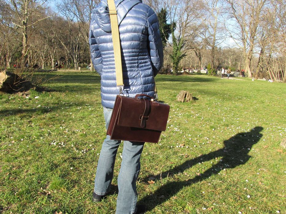 Кожена чанта - ръчно изработена