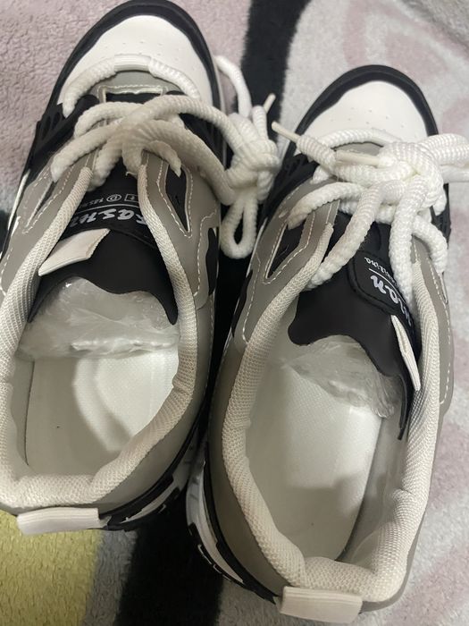 Продам совершенно новые кроссовки