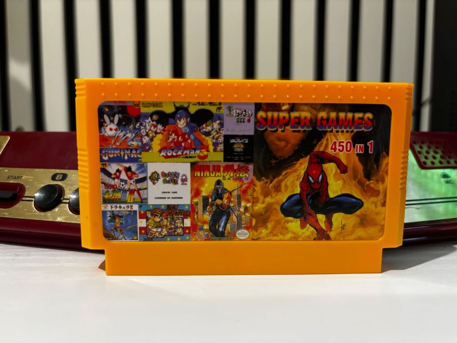 Consolă Retro Nintendo Famicom (Japonia) + 2 Controllere + Casetă 450 in 1 + Alimentator EU