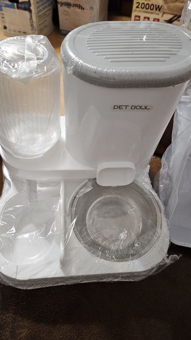 Продам кормушку с поилкой для кошек и собак