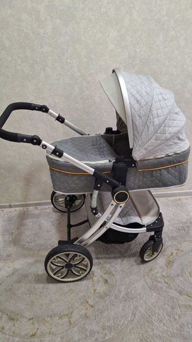 Детская коляска в отличном состоянии чистая