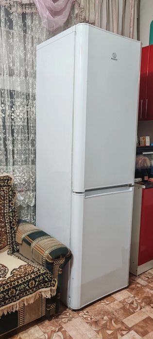 Холодильник indesit