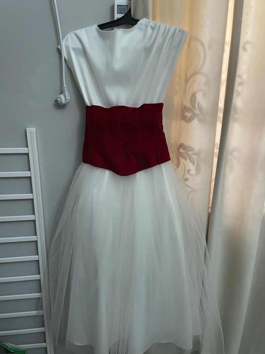 Платье вечерние.