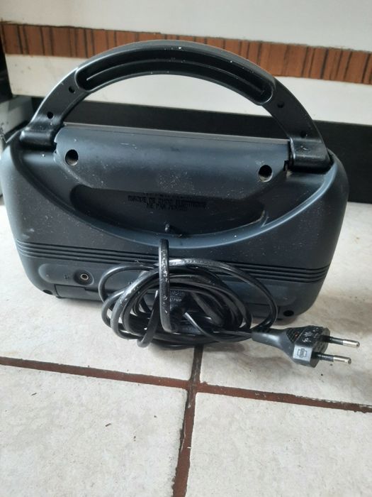 Vând radio second-hand