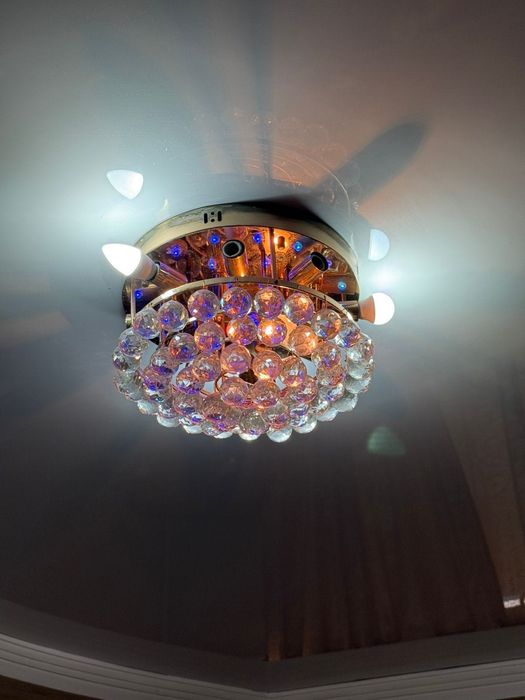 продам люстры дешево