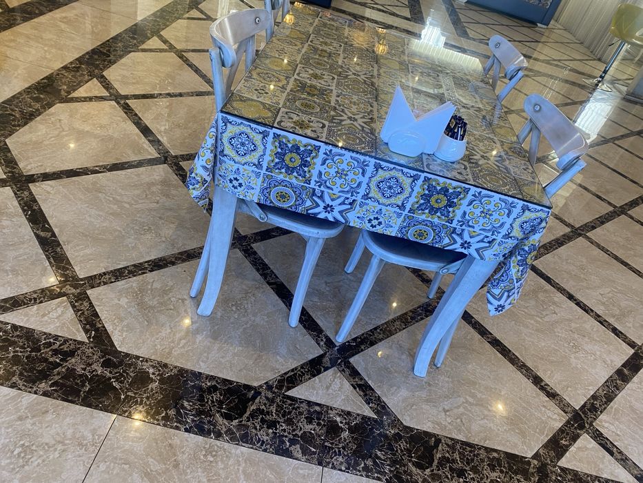 Срочно продается стол стулья