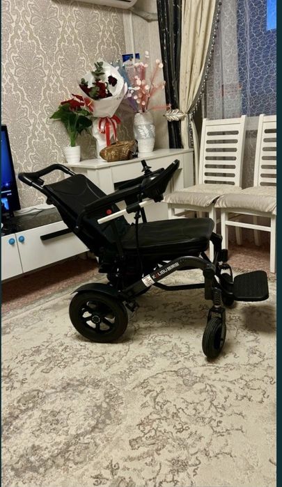 Продам электрическую инвалидную коляску