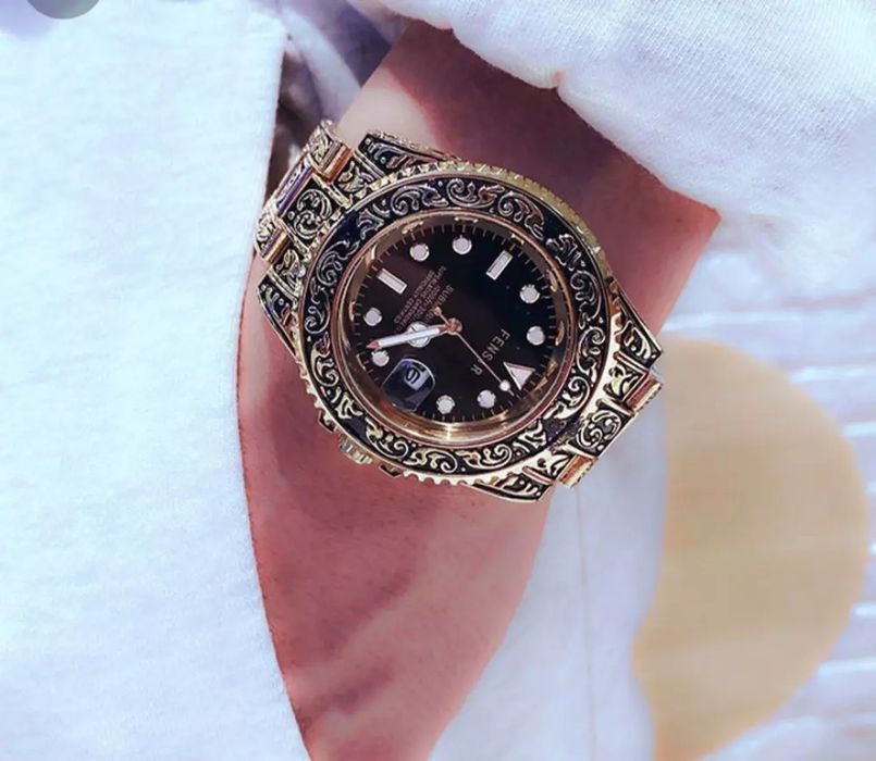 Erkaklar soati, naqshli soat, kavrts soat, klassik soat 2 xil rangda