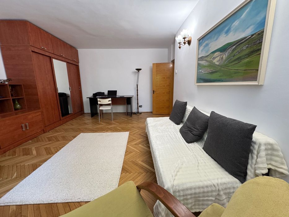 Închiriez garsoniera