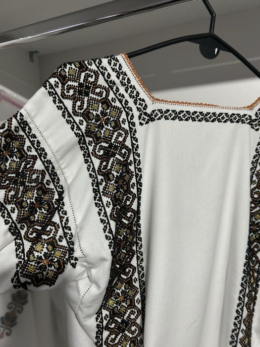 Ie de dama, traditionala, cusuta manual cu margele, noua, nepurtata