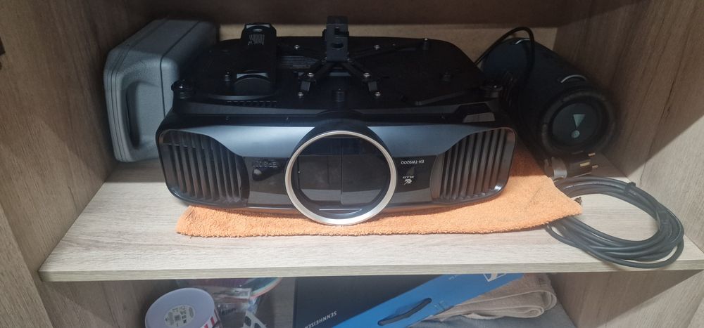 EPSON EH-TW9200 проектор.