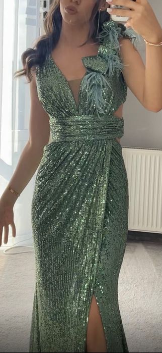 Vand rochie de seara, paiete si pene