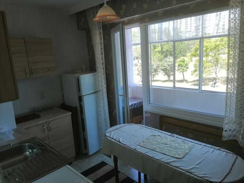 Дава се под наем Двустаен апартамент в Бургас, Славейков - 65 кв.м за 94.35 € - Снимка #2