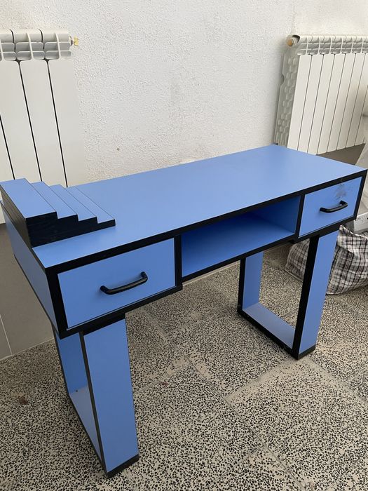 Маникюрный стол