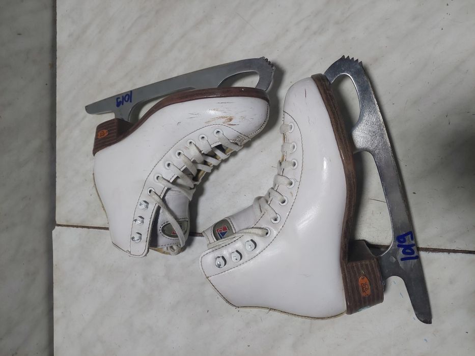 Patine gheata 1019 patinaj artistic Riedell marime 33-34  ( 21,5 cm)