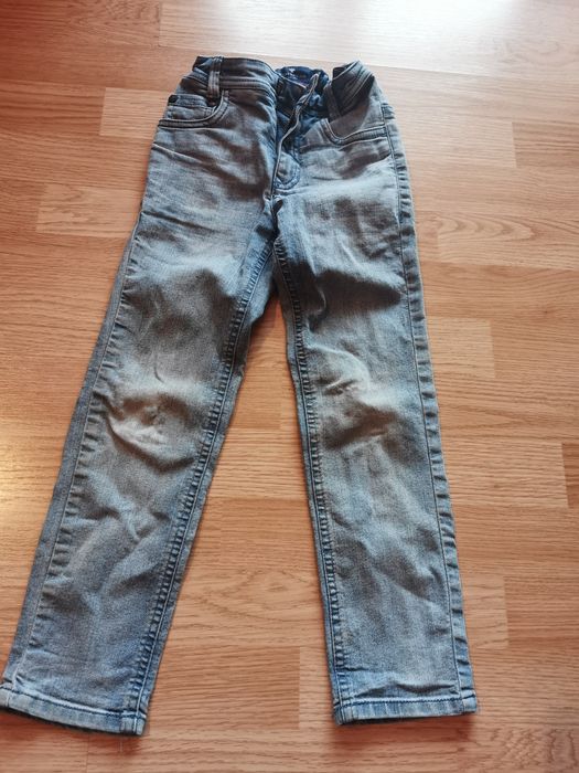 Blugi si geaca baietei diferite marimi 4-5 ani.