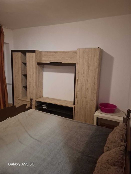 Închiriez garsoniera