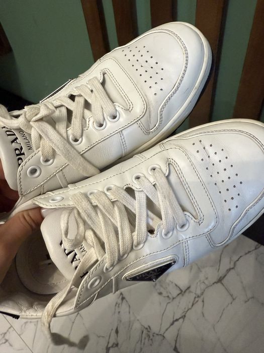 Кроссовки белые Prada