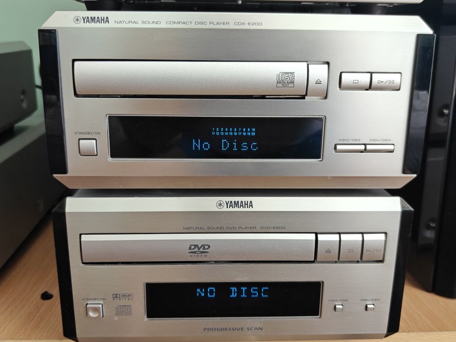 **Sistem audio-video Yamaha Natural Sound (RX-E200, KX-E100, CDX-E200, DVD-E600) + Boxe NX-E200**