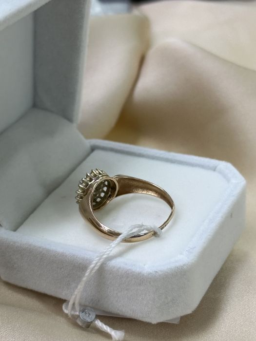 Золотое кольцо с фианитами