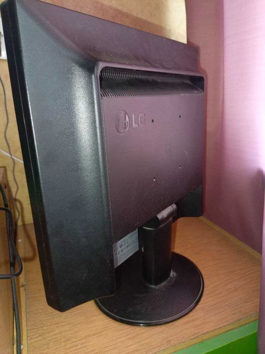 Монитор LG Flatron L1734S – Надёжность и Чёткое Изображение!