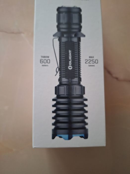 Lanterna Olight warrior x pro.