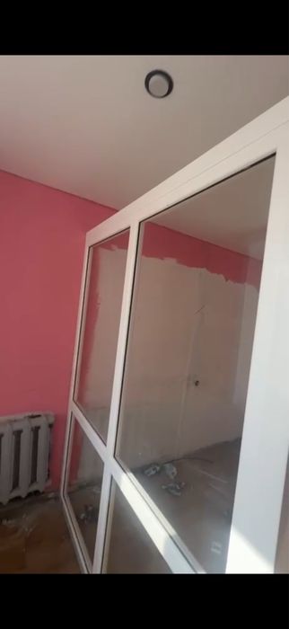Продам пластиковую витрину